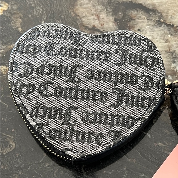 Juicy Couture Freshly Picked Heart Zip Around Wristlet - Picture 4 of 7